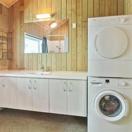 Сasa de vacaciones Thordo - 2-4km From The Sea By Interhome